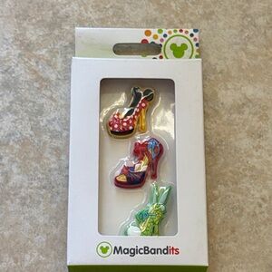 Disney Parks Retired Shoes Magicbandits accessory pack ( new)